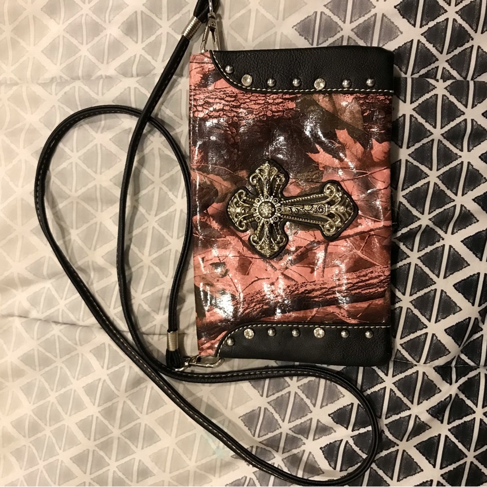 Pretty cross handbag